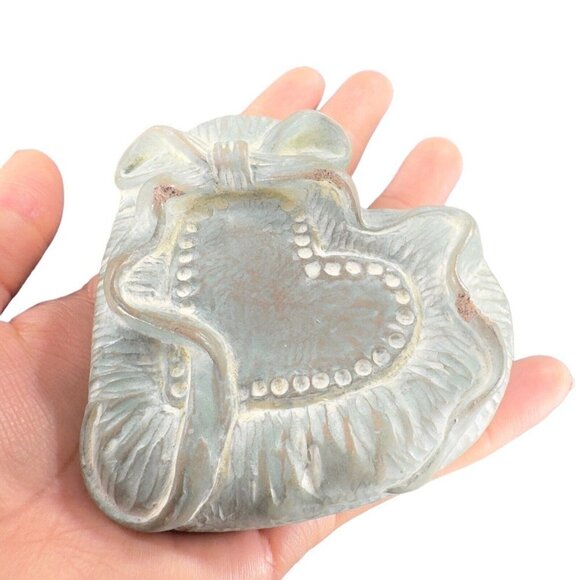 Isabel Bloom Heart Paperweight Figurine W Wooden Stand Heart With A Bow Vintage - Picture 11 of 14